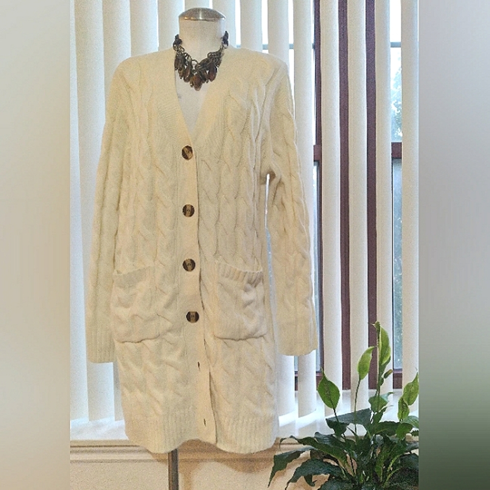 💲IT'S A SALE!! Cream Cable Knit Cardigan Sweater💲